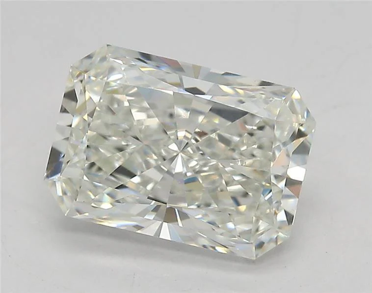 2.58Ct F VVS2 IGI Certified Radiant Lab Grown Diamond